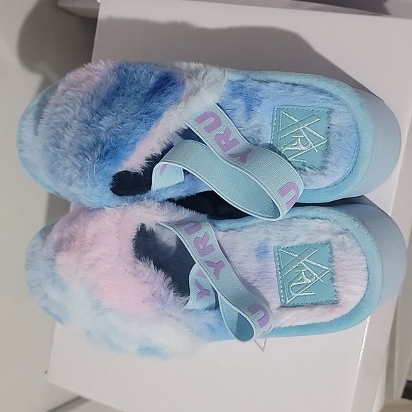 YRU qozii slides size 9 NWOT - Picture 4 of 4